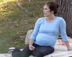 She was pregnant while shooting for the third season of Brotherhood and her pregnancy was integrated into the storyline as well.